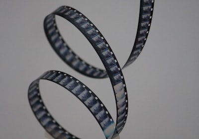 科幻美剧《星际边缘》海报，宇航员在陌生的星球上探索